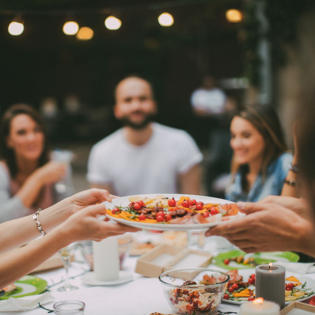 Letné výzvy v cateringu: ako môže správny strojový park pomôcť?
