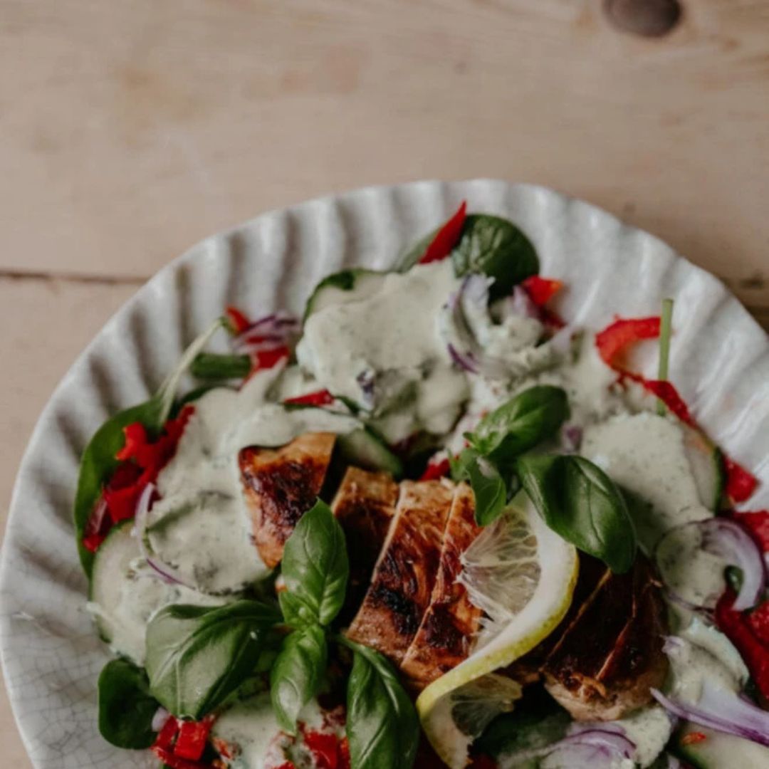 Čerstvý citrusový šalát s kuracím mäsom a krémovým dresingom – s mixérom ANKARSRUM