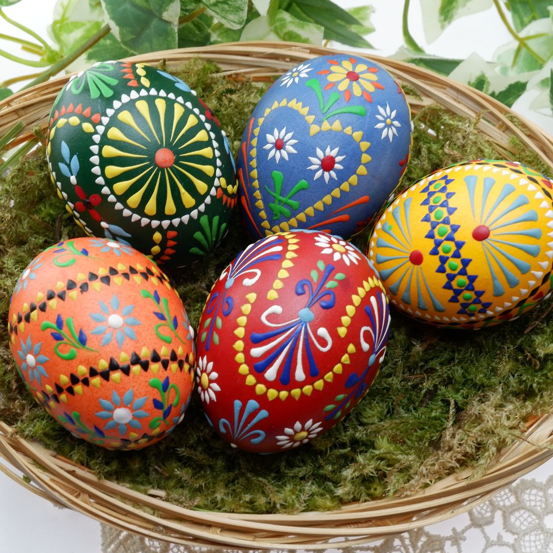 Prečo maľujeme vajíčka na Veľkú noc? 8 úžasných vaječných kompozícií, ktoré vám dajú odpoveď